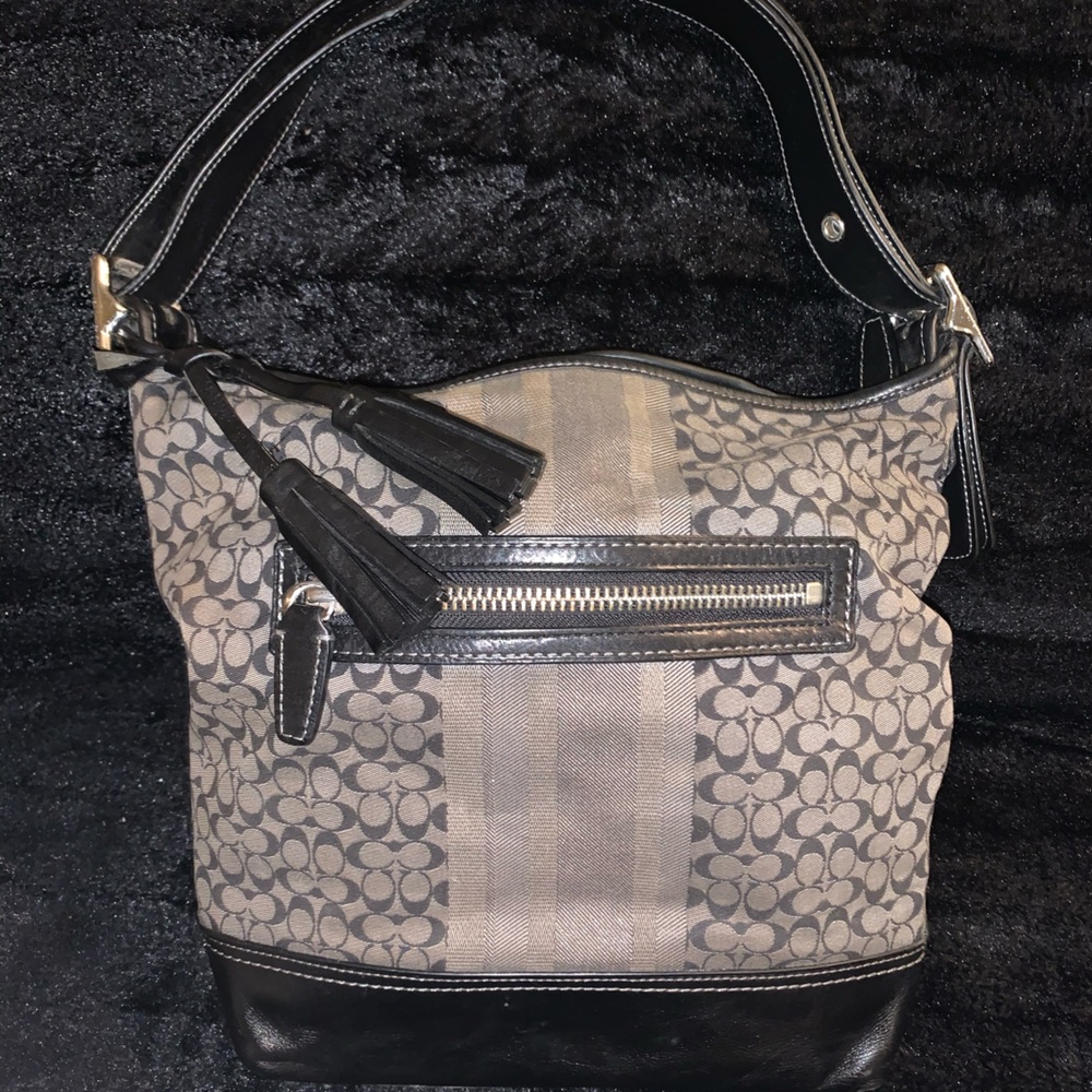 Signature Coach Shoulder Handbag